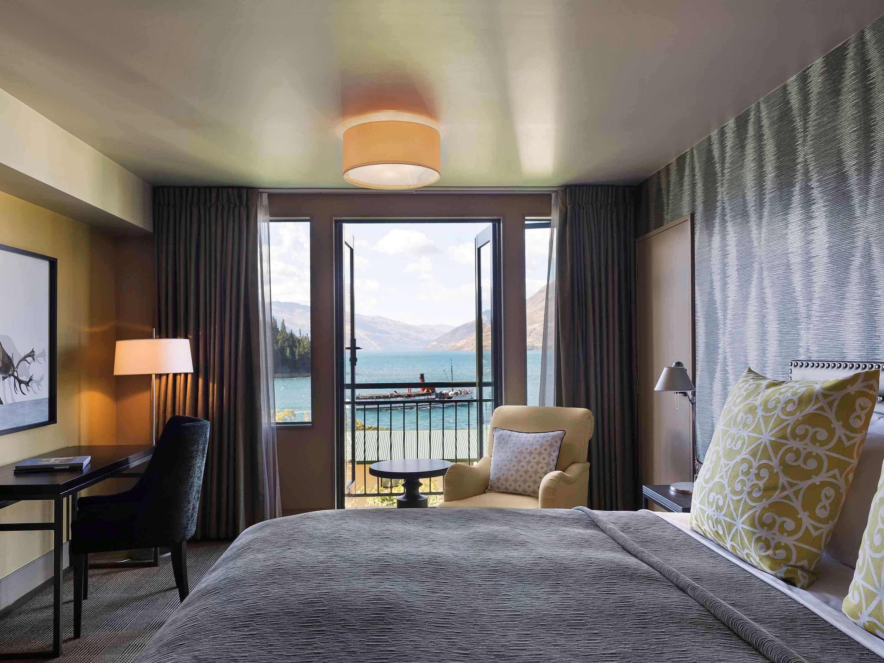 Hotel St Moritz Queenstown - Mgallery By Sofitel Exterior foto A room at The Landing Resort and Spa