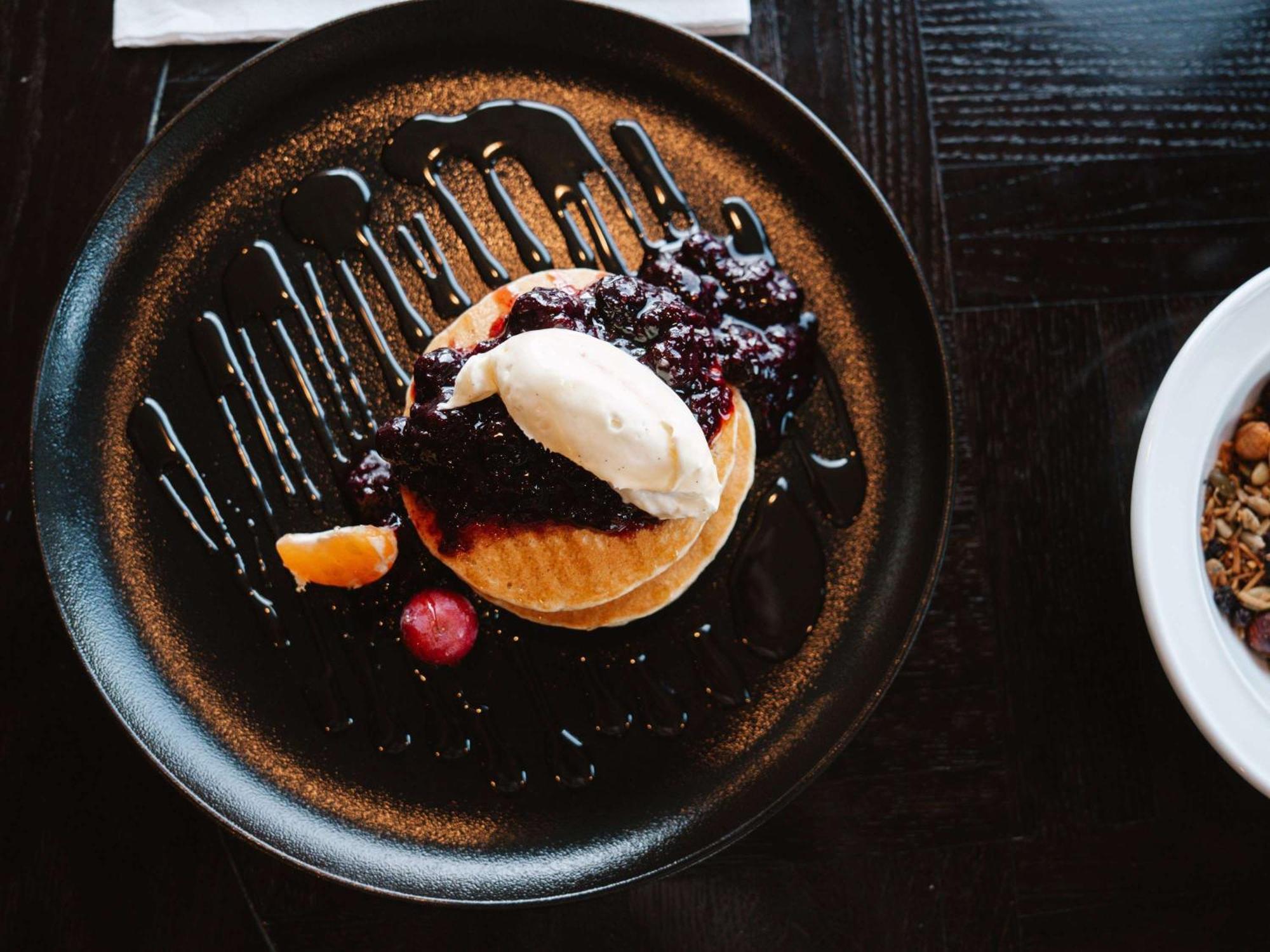 Hotel St Moritz Queenstown - Mgallery By Sofitel Exterior foto A blueberry pie with ice cream