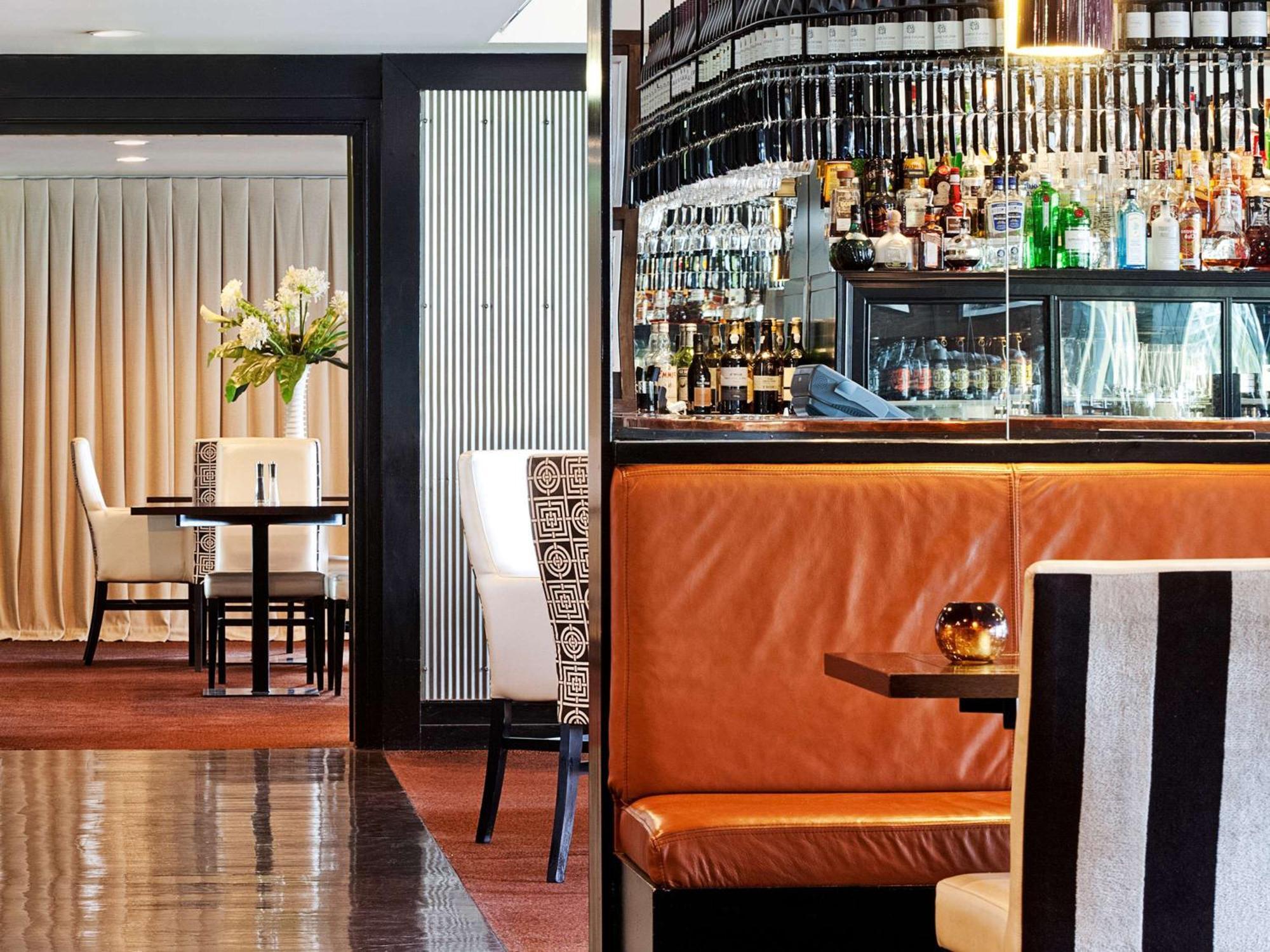 Hotel St Moritz Queenstown - Mgallery By Sofitel Exterior foto The bar at the hotel